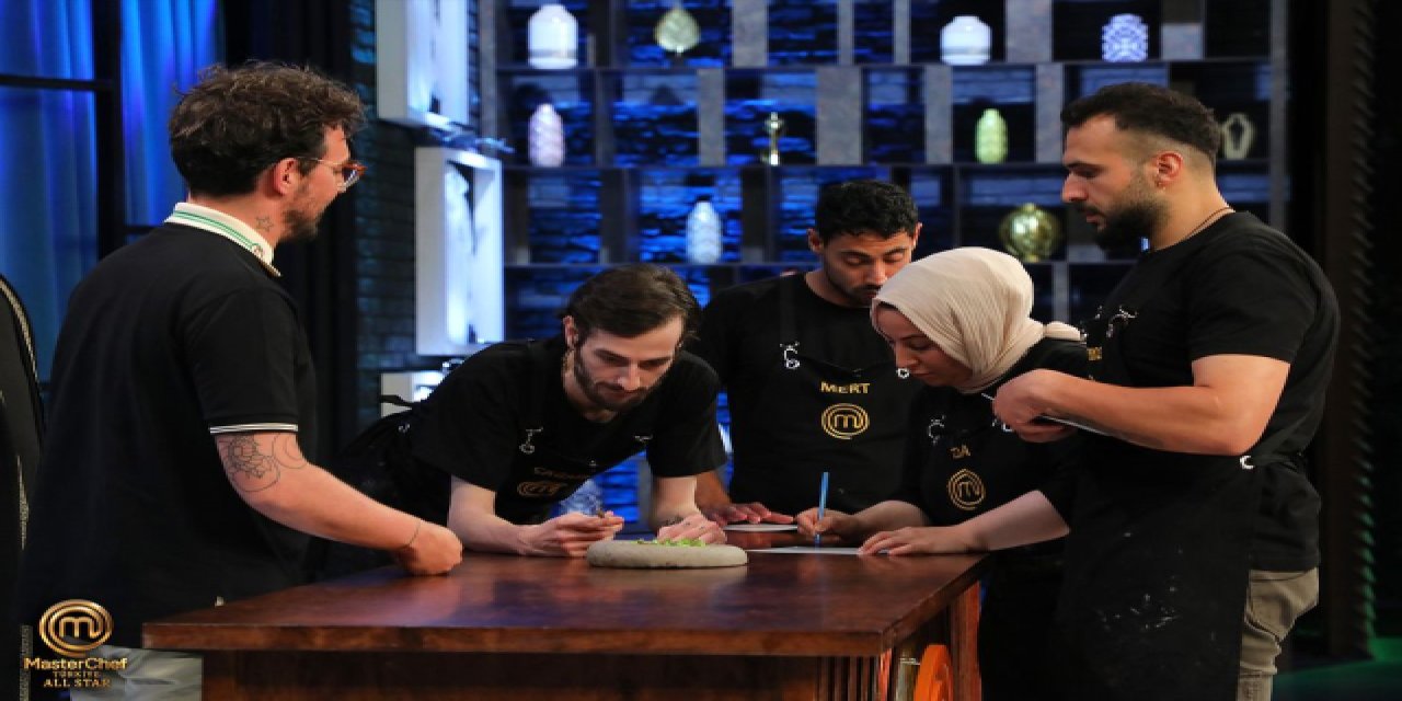 MasterChef'ten Elenen İsim Gözyaşlarına Boğuldu! Sürpriz Şekilde Yarışmaya Veda Etti!